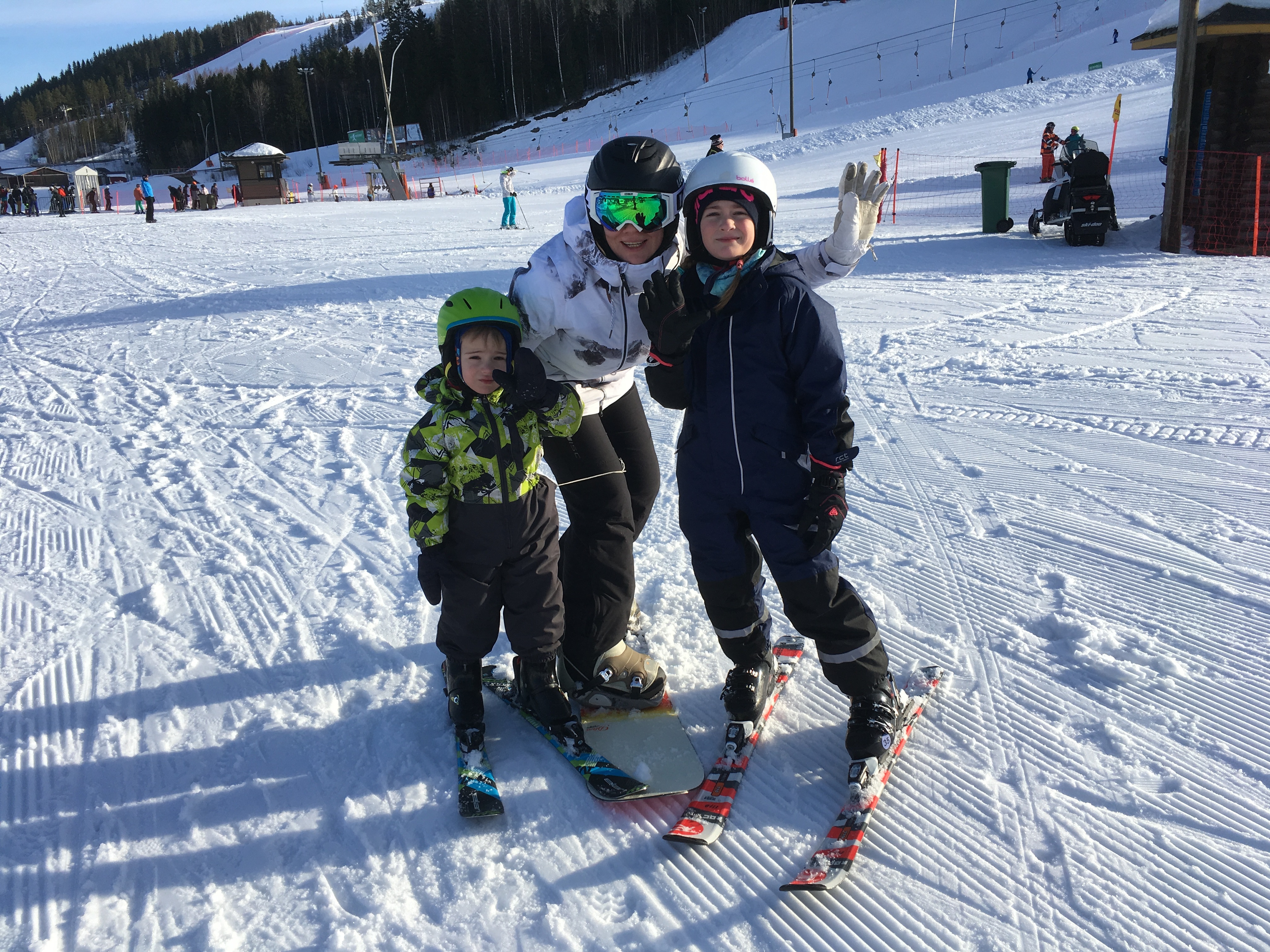 Triin mit Kindern im Skiurlaub